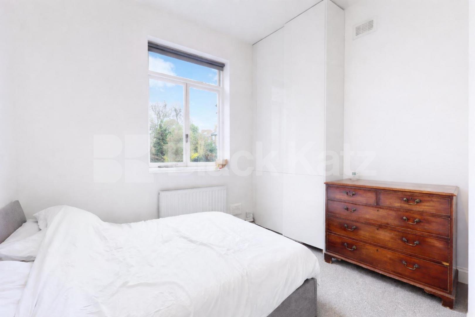 Elegant Raised Ground Floor Apartment in Sought-After NW1 Camden Park Road, Camden